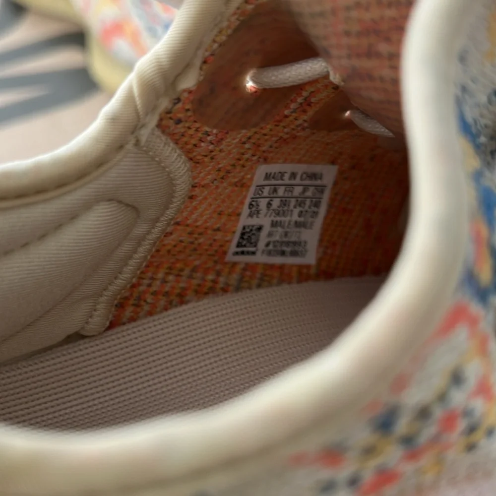 Yeezy Boost 350 V2 MX Oat in a size 6 1/2 men!